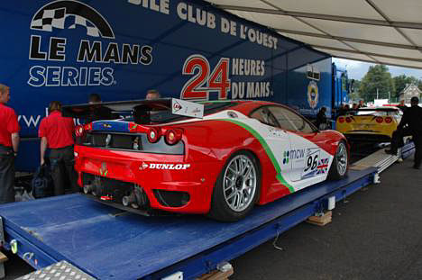 Allan Simonsens Ferrari til teknisk kontrol
